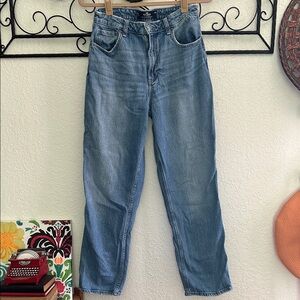 Hollister 90's Medium Wash High Waisted Jeans | Size 29